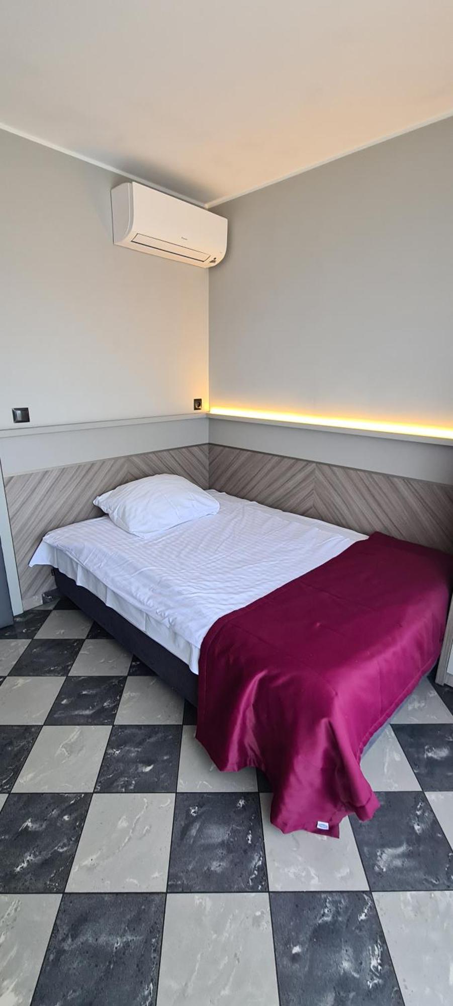 Pokoje Goscinne Gum-Bar Biskupice  Esterno foto